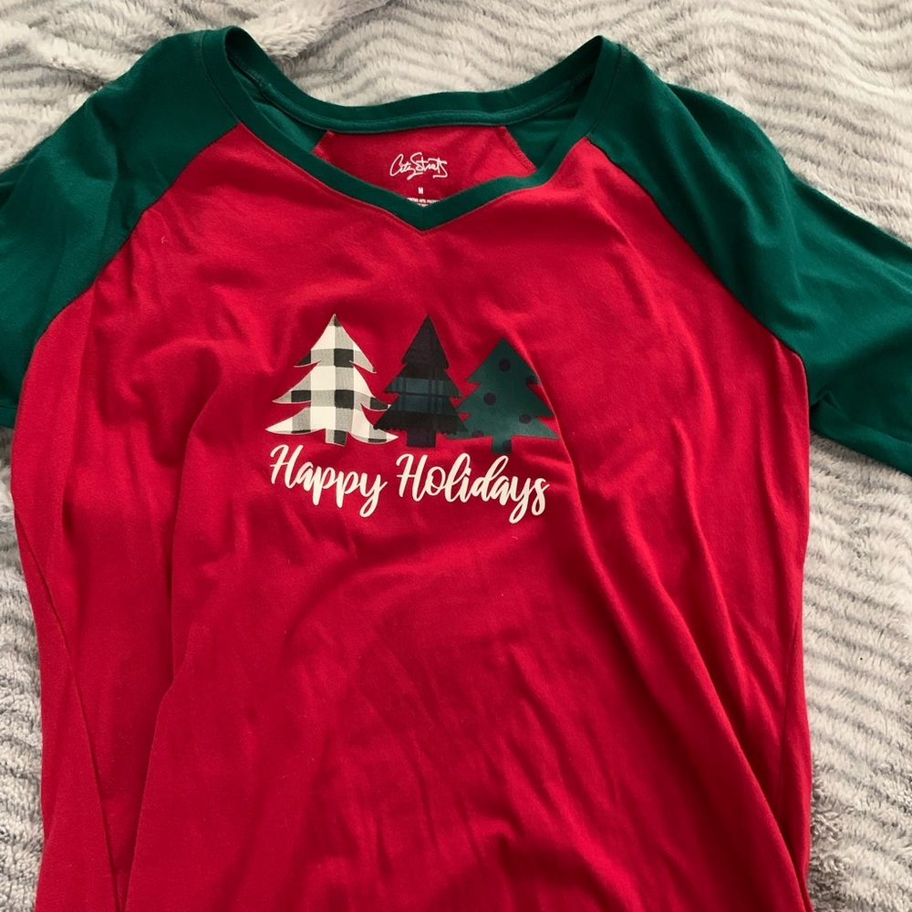 Happy holidays tee. Size M
